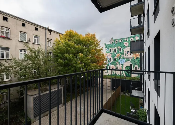 Luxury In The City-10-Ksiezymlyn&Galerialodzka